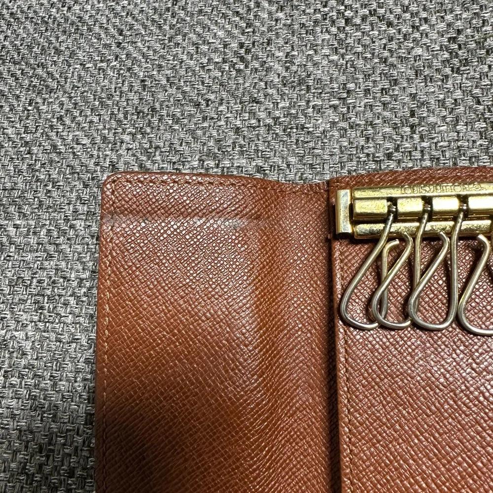 Authentic Louis Vuitton Monogram key holder - Picture 7 of 8